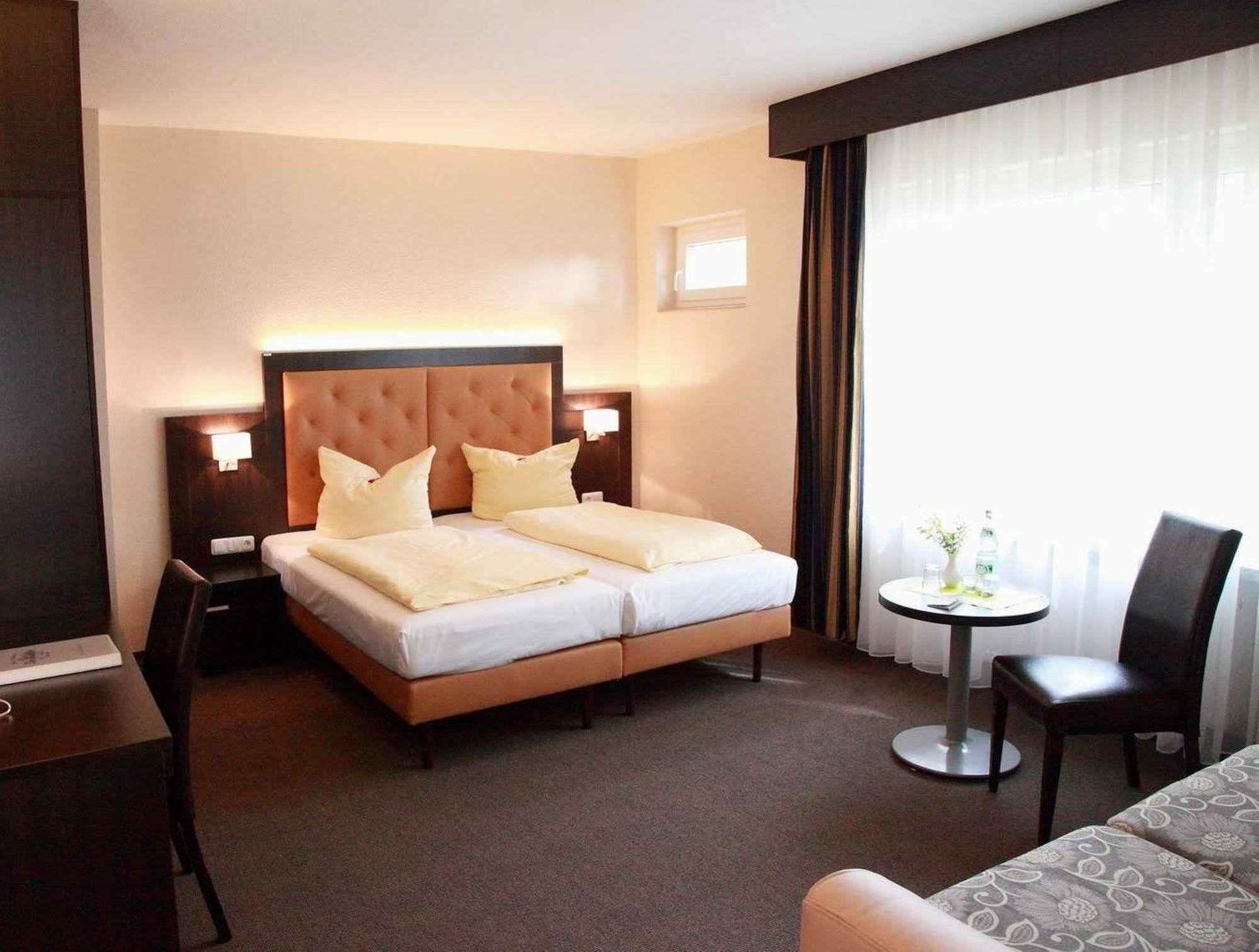 Hotel Zur Heidebluete 함부렌 외부 사진