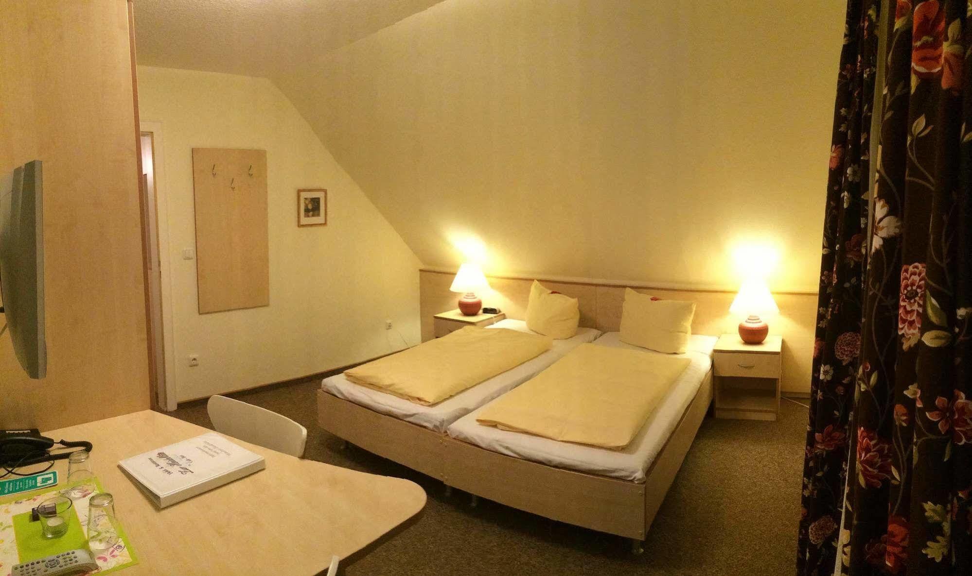 Hotel Zur Heidebluete 함부렌 외부 사진