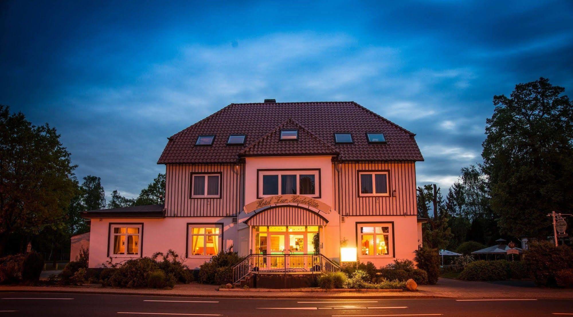 Hotel Zur Heidebluete 함부렌 외부 사진