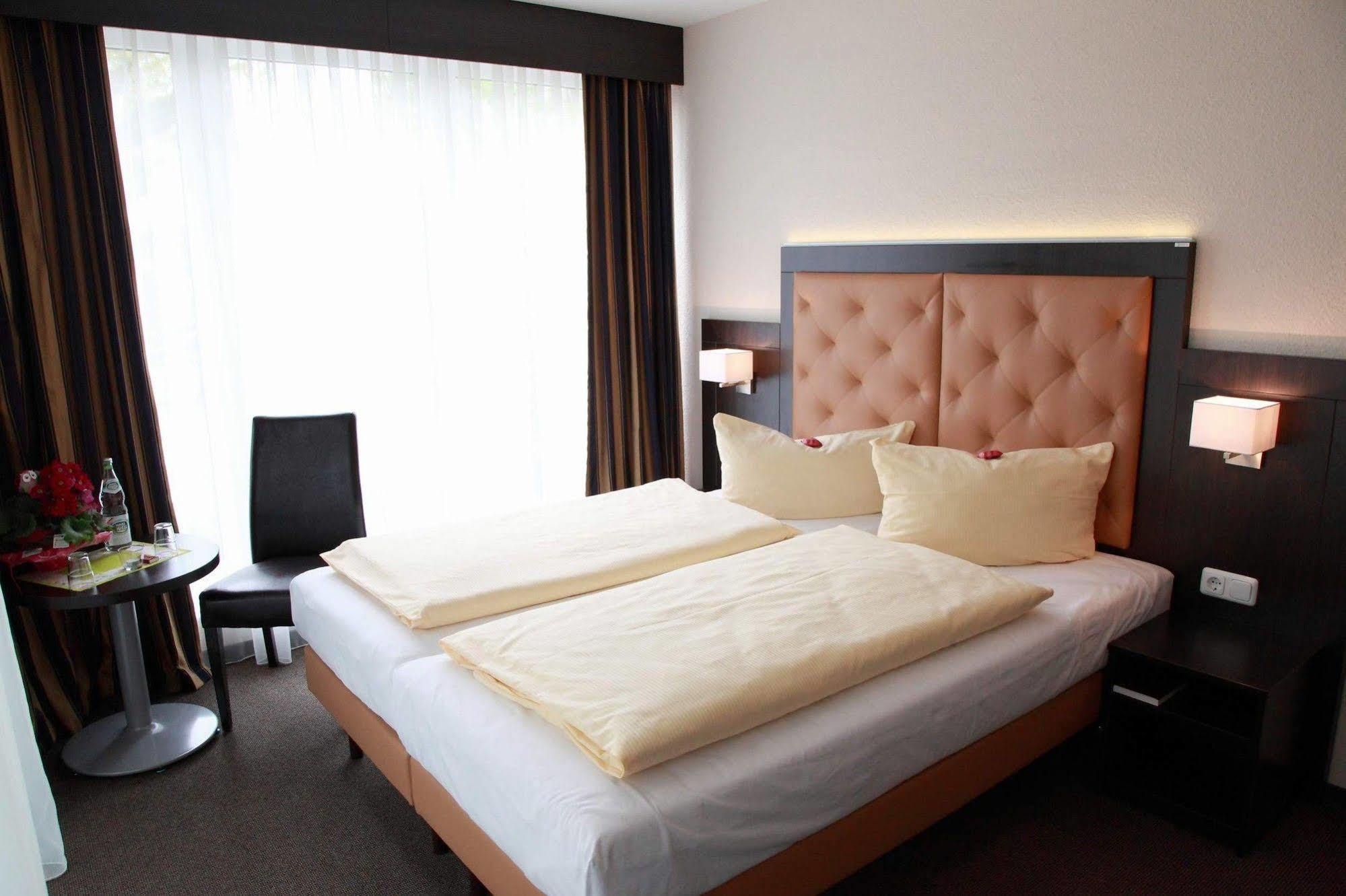 Hotel Zur Heidebluete 함부렌 외부 사진