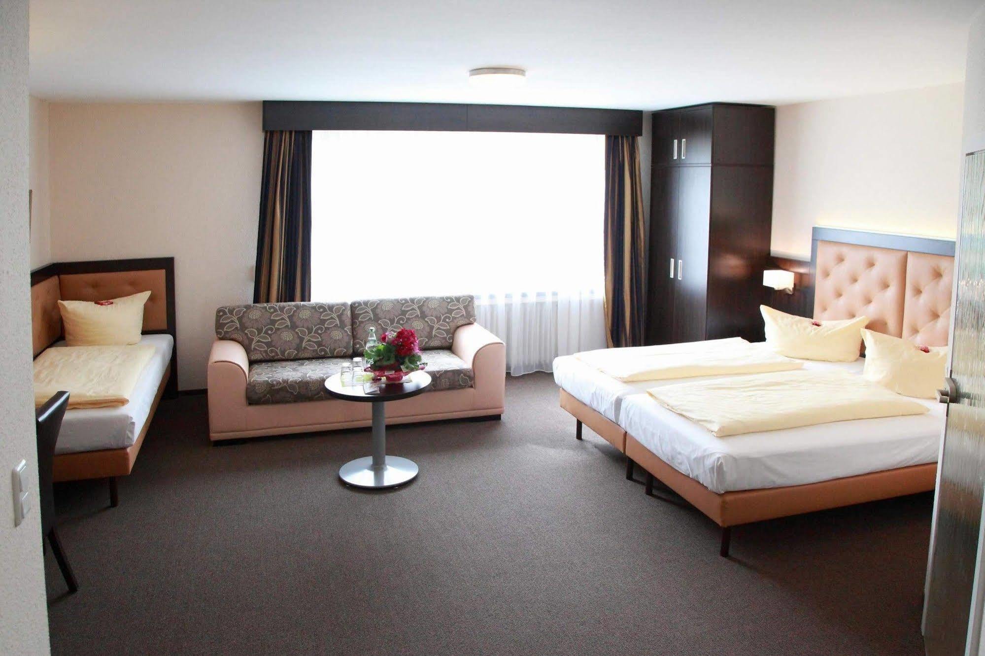 Hotel Zur Heidebluete 함부렌 외부 사진