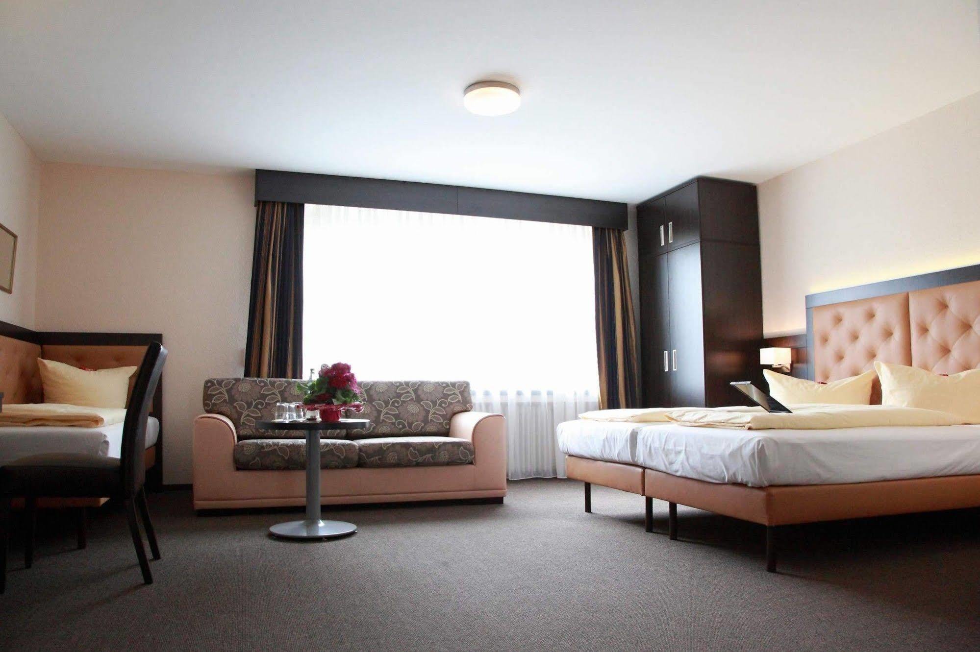 Hotel Zur Heidebluete 함부렌 외부 사진
